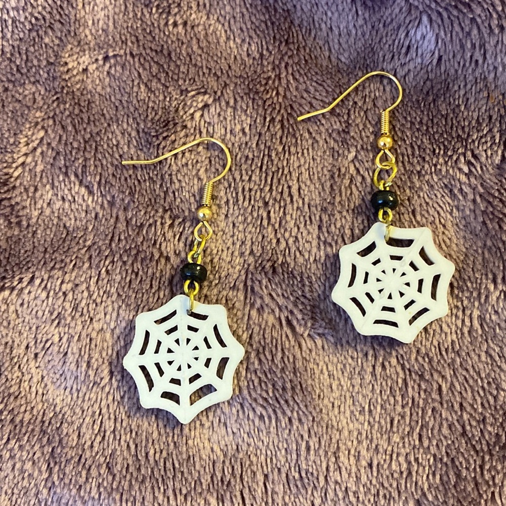 New No Tag Spiderweb Earrings Black Plastic Bead White Web Gold Colored Metal - Picture 3 of 3